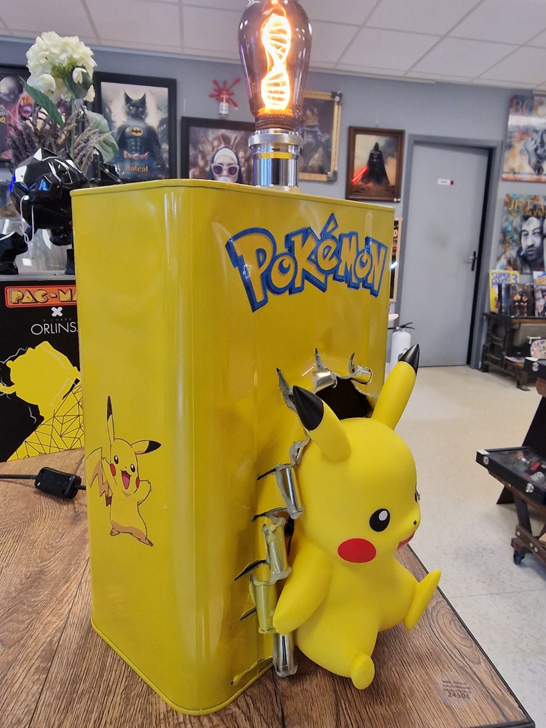 Lampe Pikachu Pokémon bidon vintage upcycling VINTAGEDISON - vue 2
