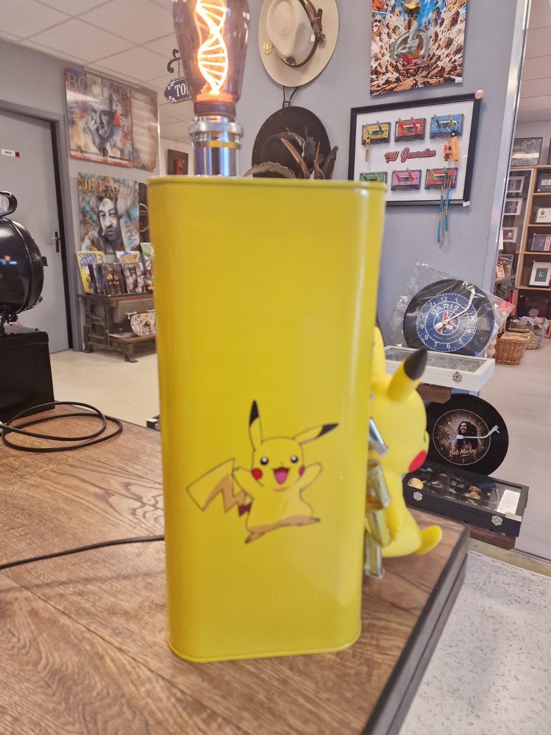 Lampe Pikachu Pokémon bidon vintage upcycling VINTAGEDISON - vue 5