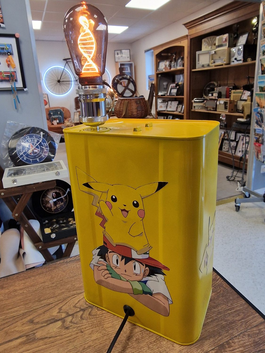 Lampe Pikachu Pokémon bidon vintage upcycling VINTAGEDISON - vue 6