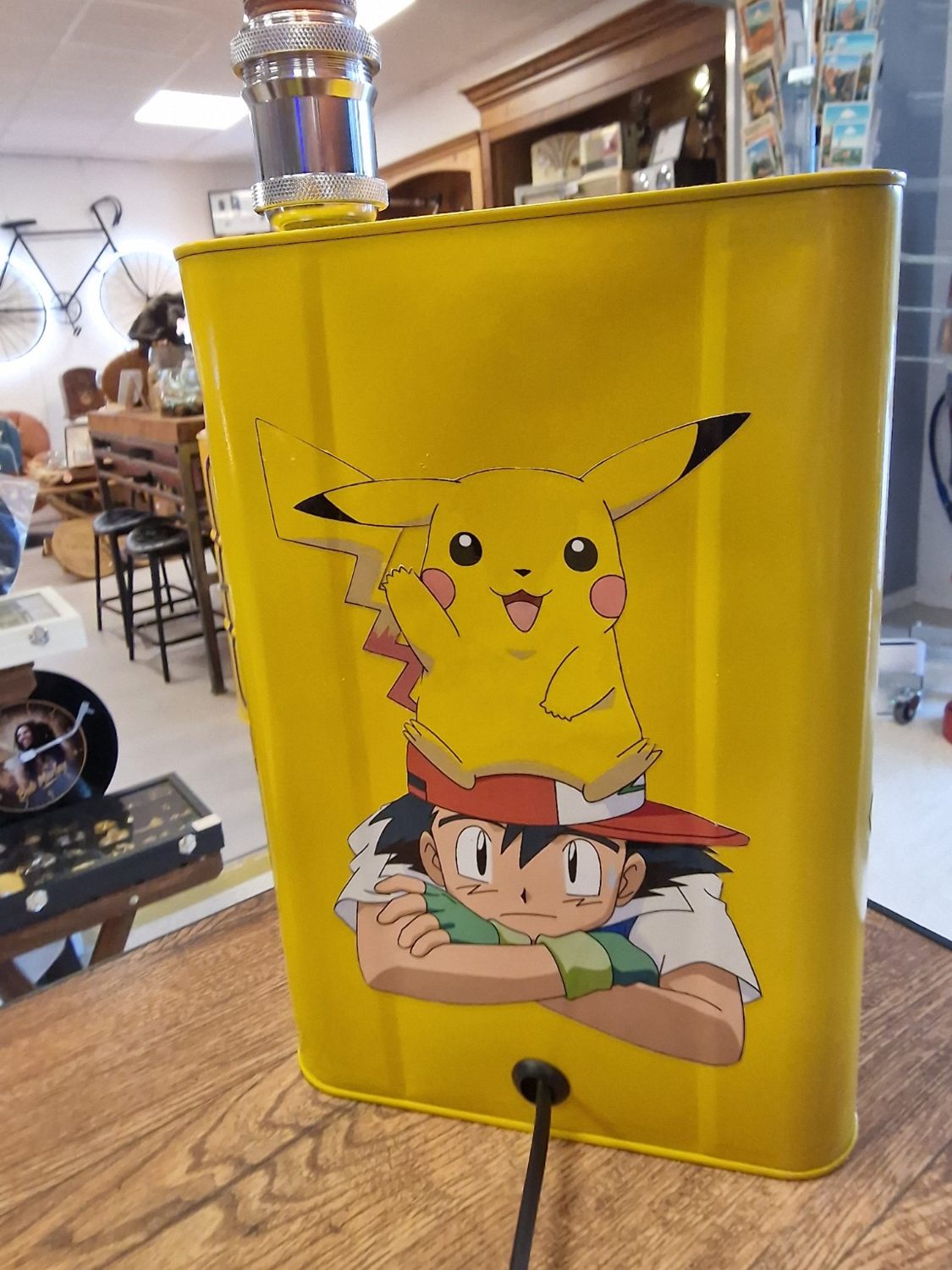 Lampe Pikachu Pokémon bidon vintage upcycling VINTAGEDISON - vue 7