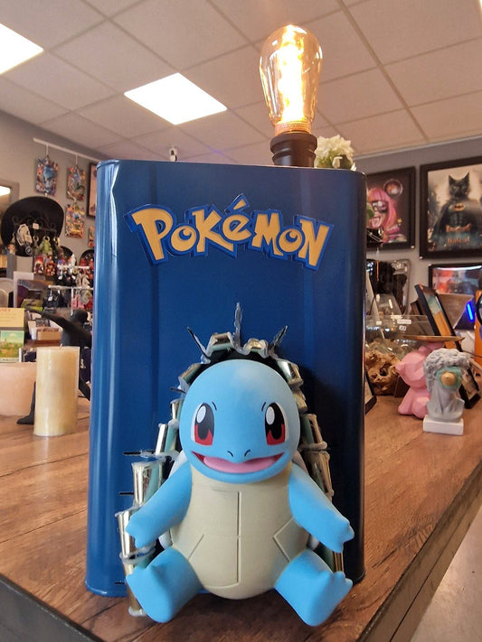 Lampe Pokémon Carapuce 3D, bidon vintage bleu 10 litres, création VINTAGEDISON en Ardèche