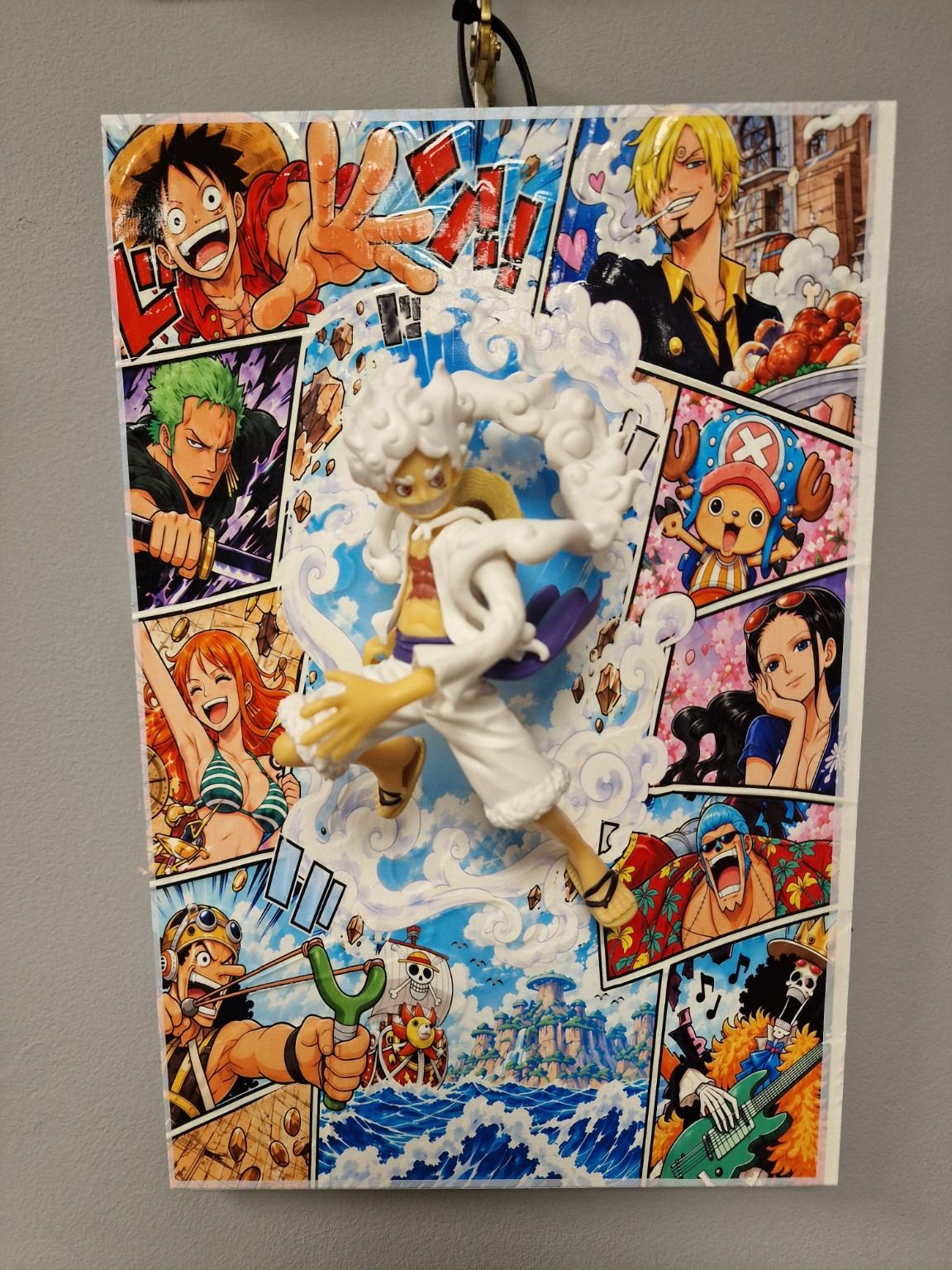 Tableau Luffy Gear 5 avec figurine en relief et planches manga