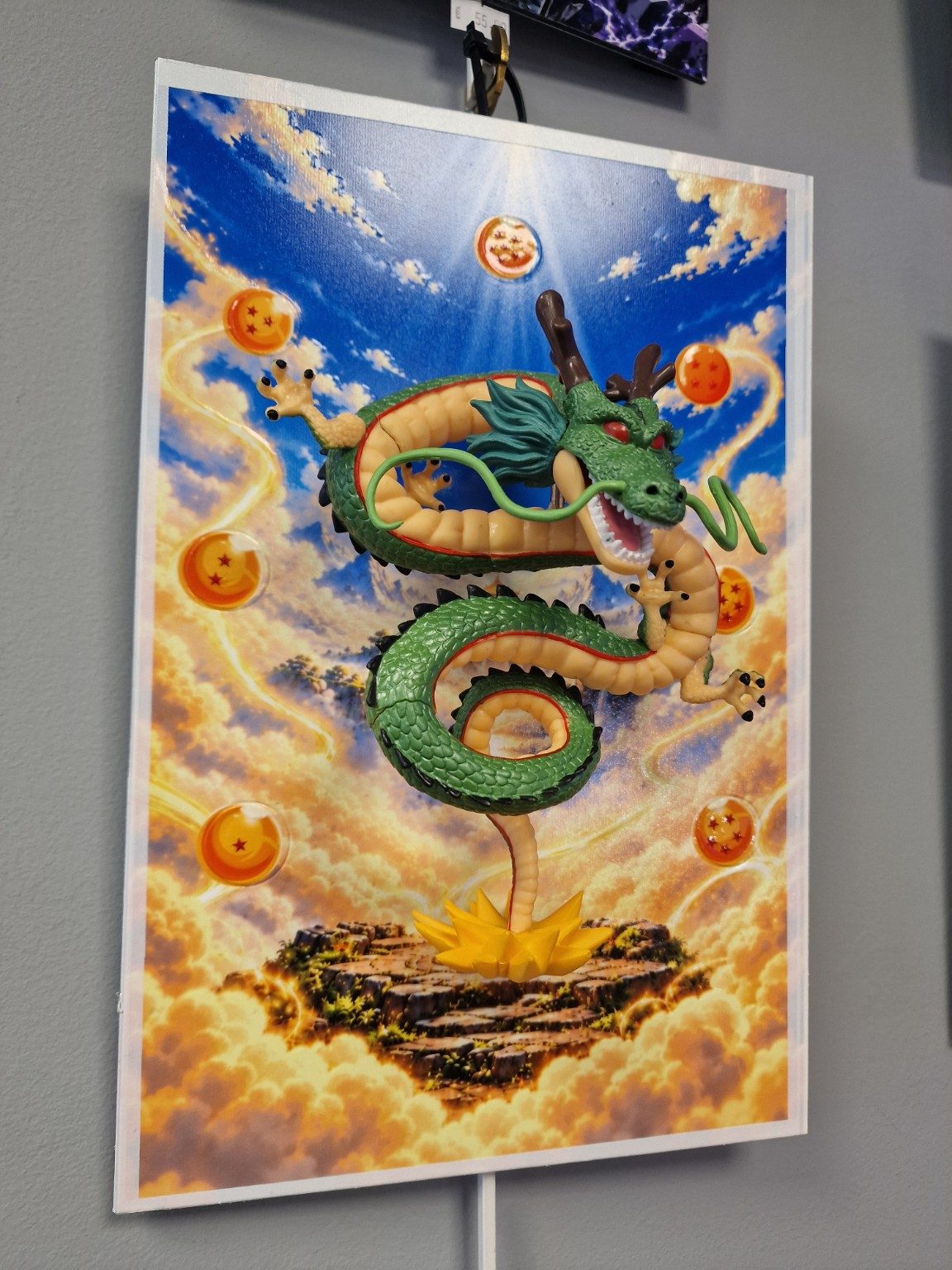 Détail et vue en perspective du tableau Shenron 3D fond en relief