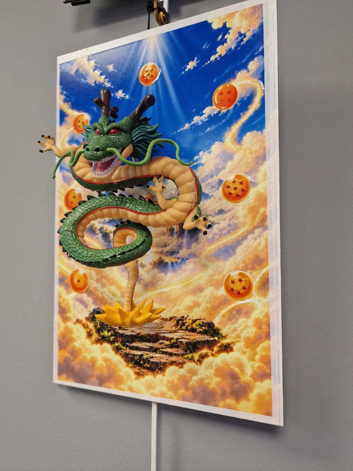 Détail et vue en perspective du tableau Shenron 3D fond en relief