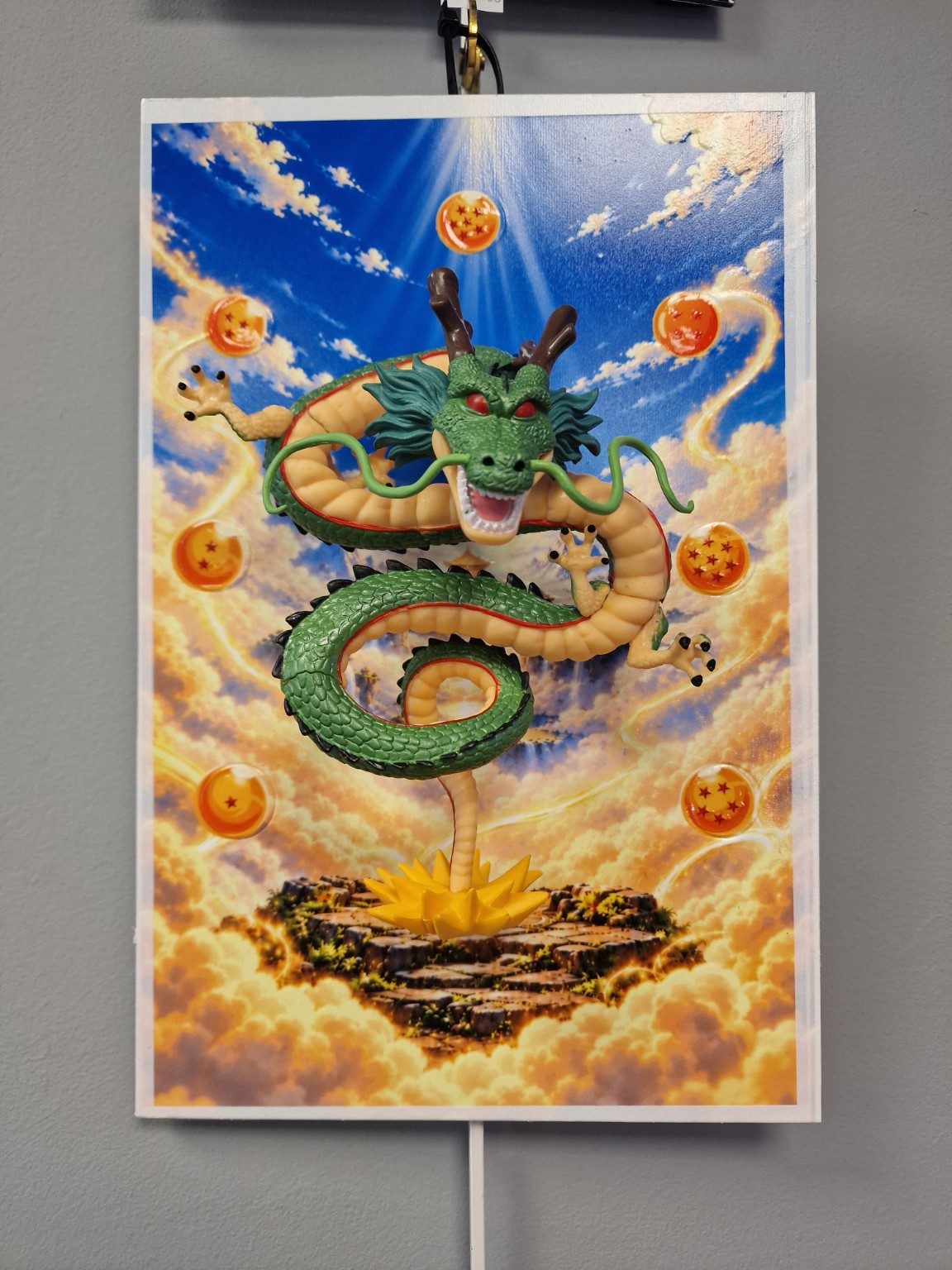 Détail et vue en perspective du tableau Shenron 3D fond en relief